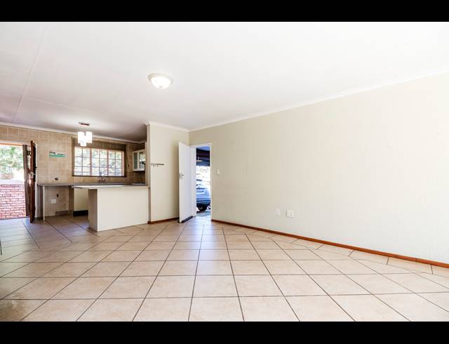 3 BEDROOM TOWNHOUSE RENTED IN HONEYDEW GROVE